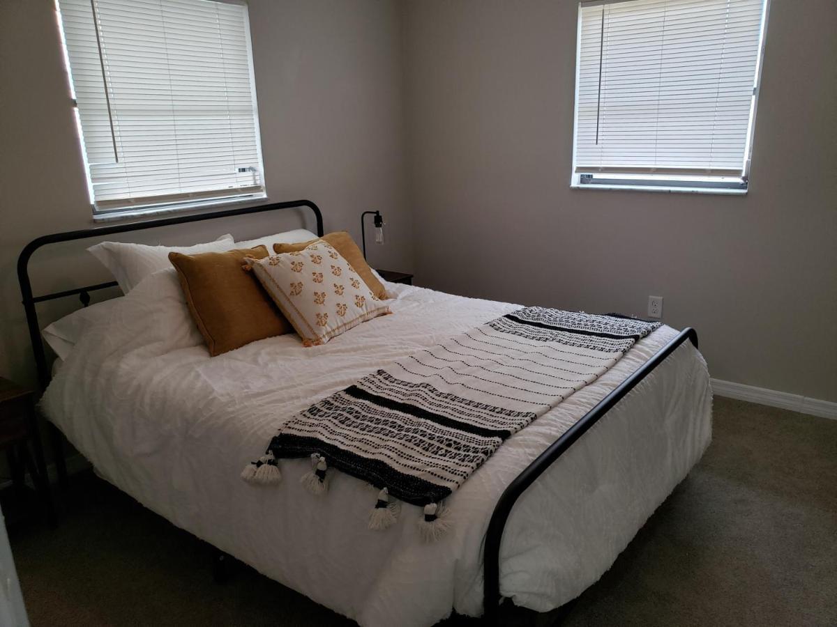 Shell Near The Sea, 2-Br Pet Friendly Home เวนิส ภายนอก รูปภาพ